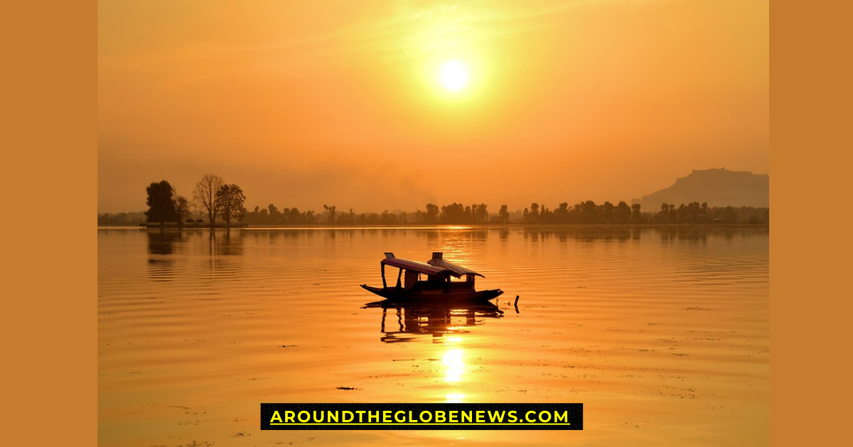 Kashmir : A Quick and Handy Travel Guide